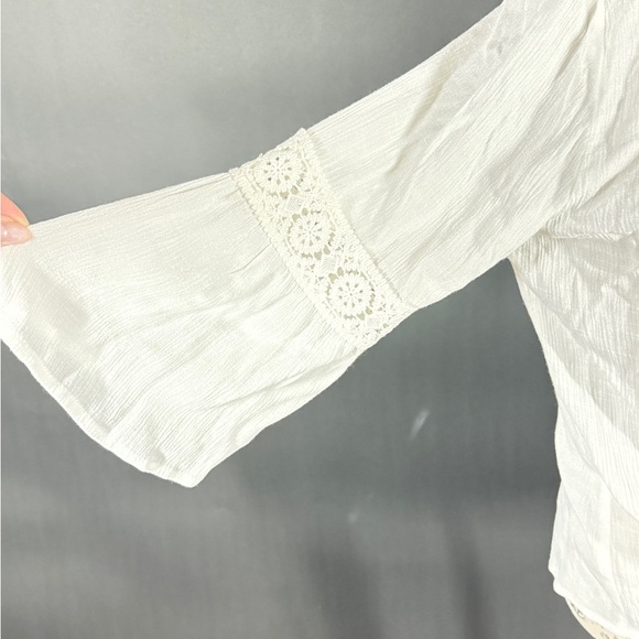 Xhilaration women’s White front tie bell sleeve Cardigan. Size medium - Picture 7 of 7